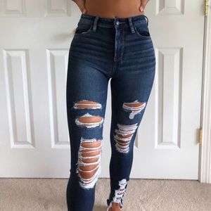 DARK WASH RIPPED JEANS
